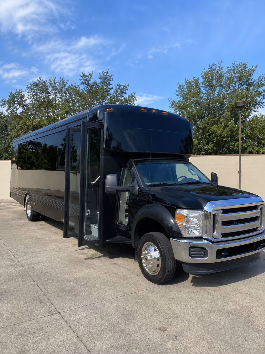 dover 20 passenger party bus
